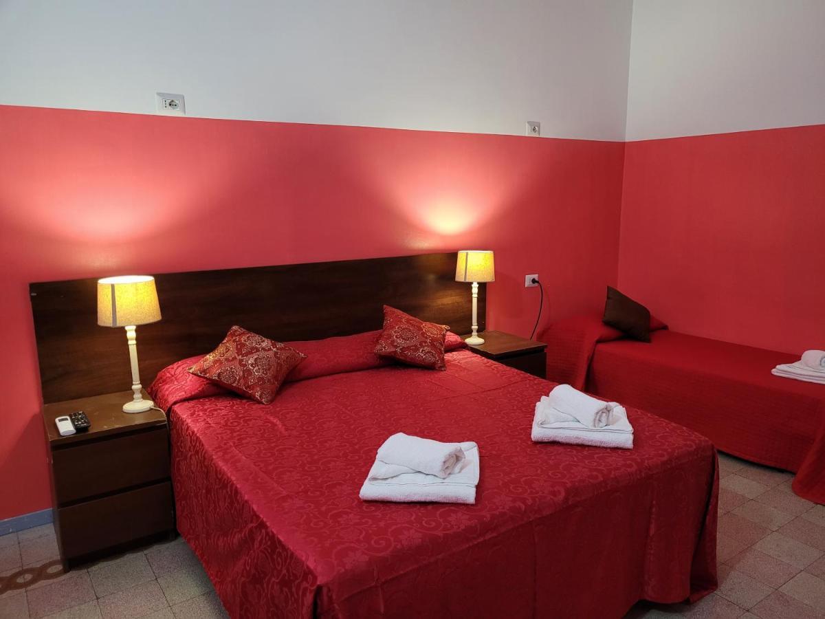 Relax On 247 Hostel Рим Екстериор снимка