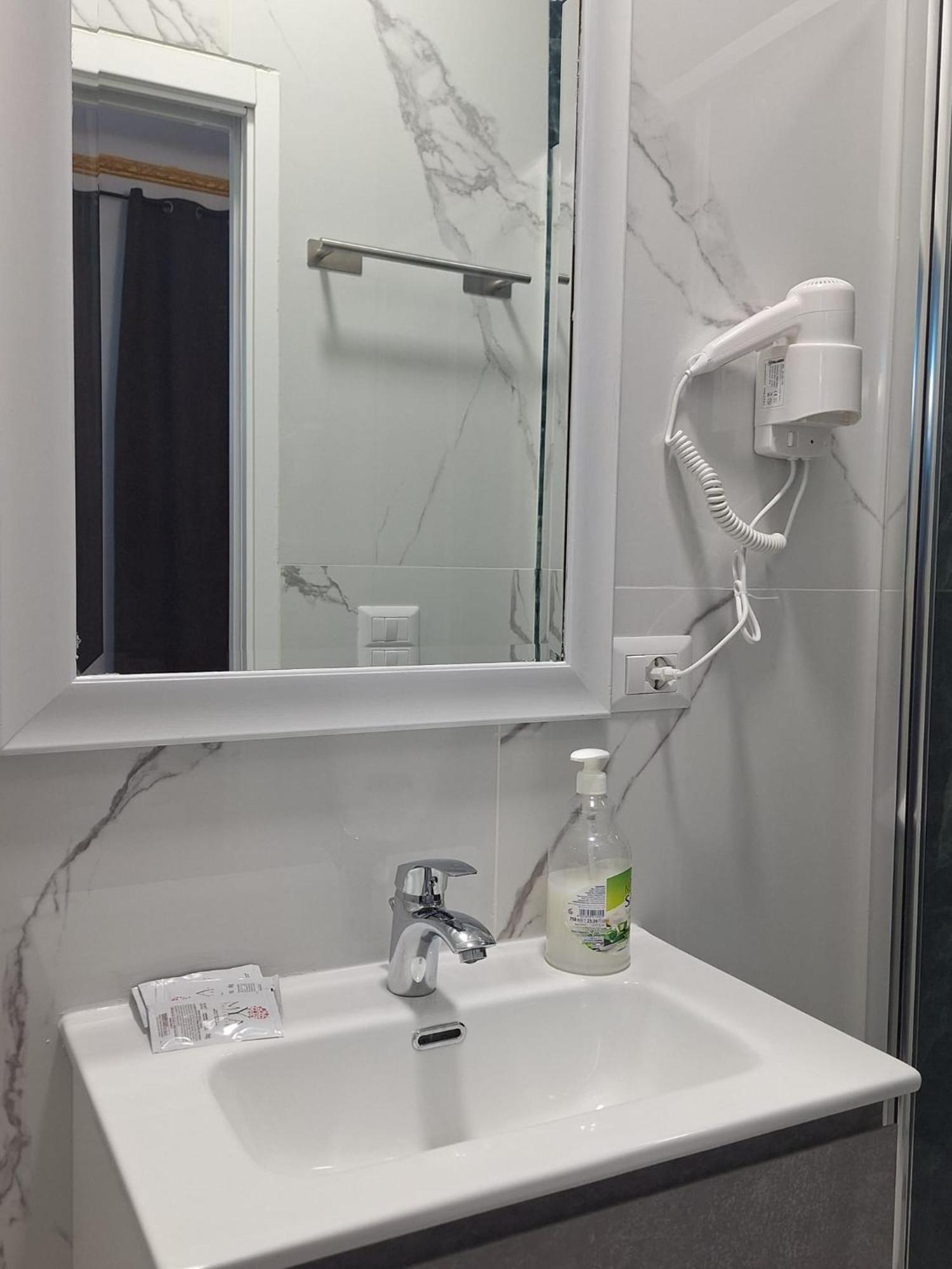 Relax On 247 Hostel Рим Екстериор снимка